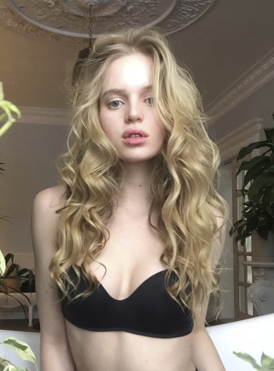 Marina Bel escort avec Luxury Girls Escort